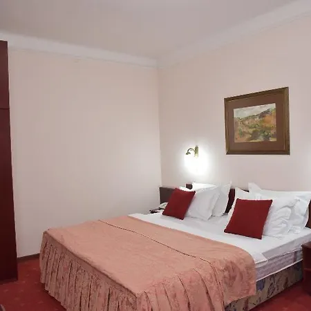 Palace 4*